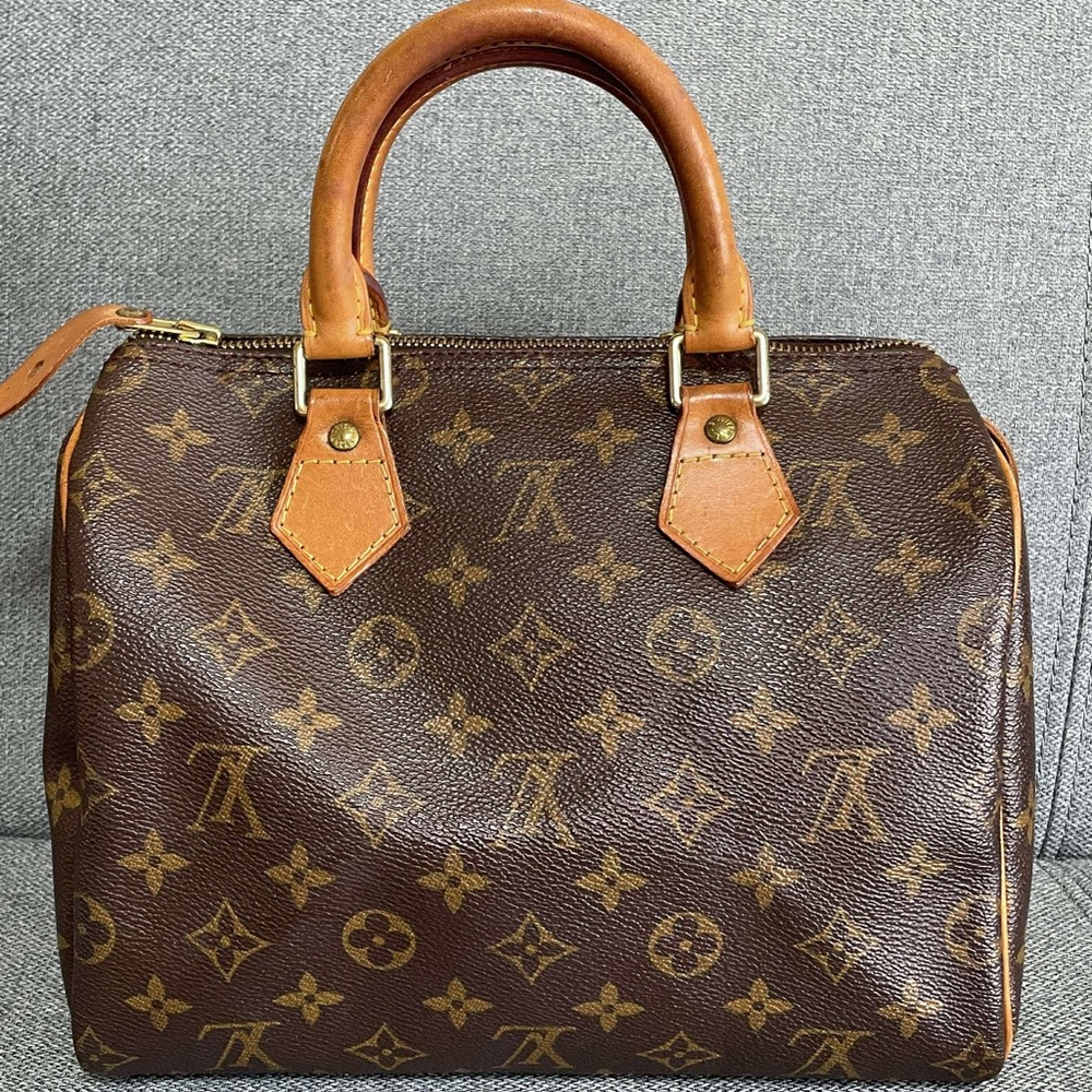 Louis Vuitton Authentic Speedy 25 Monogram